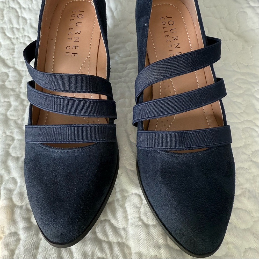 Journee Collection Loren Heals Elegant Navy Women's Shoes Size 8 - Picture 4 of 10
